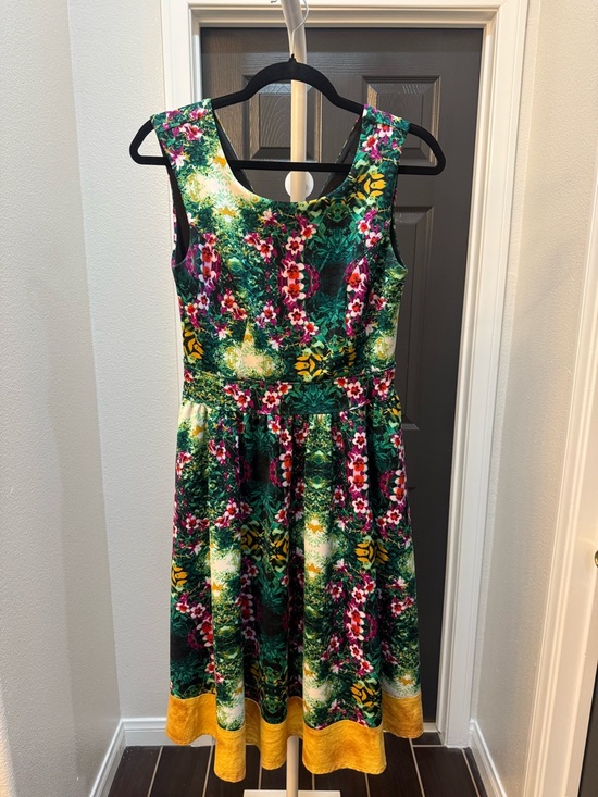 Cynthia Rowley Dresses & Skirts - Cynthia Rowley  Dress with Green and Pink Floral Accent